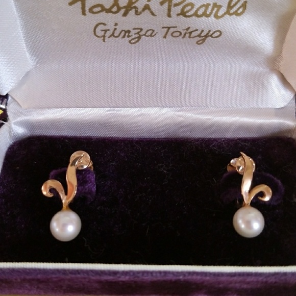 TOSHI Jewelry - 14kt Gold Pearl Screw back earrings Vintage